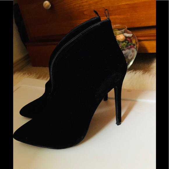 Forever 21 Cut Out Heeled Booties. Sz 10 - Picture 2 of 8